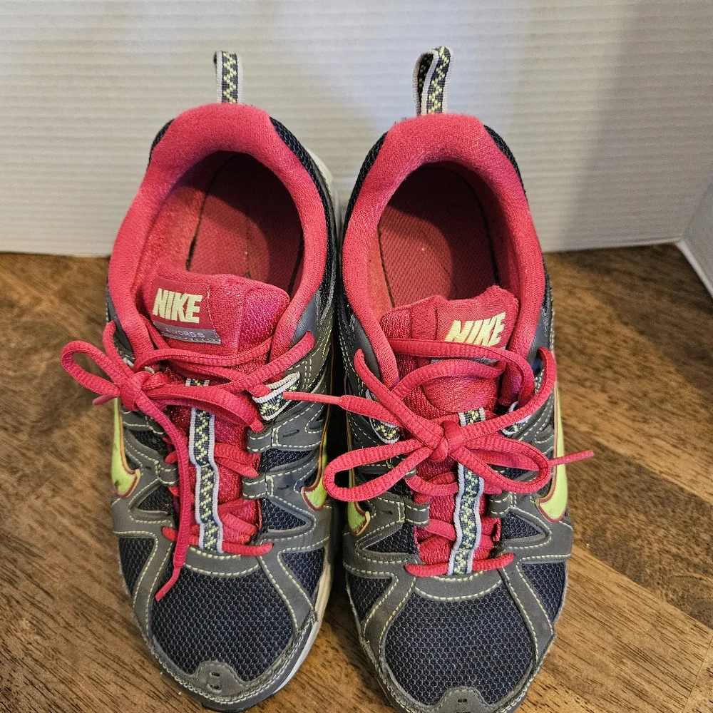Nike Trail Alvord Size 8 Women's Gray and Pink Athletic Shoes - Picture 2 of 12